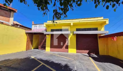Oportunidade 2 Casas e 1 salão comercial à Venda, 442m² construídos - Ivoturucaia, Jundiaí, SP
