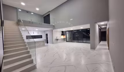 Casa Térrea à Venda - 363 m², 3 Suítes, 1 master com closet, 4 vagas.