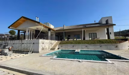 Casa Térrea em condomínio fechado, 3 quartos sendo 1 suíte, 329m², Jacareí.