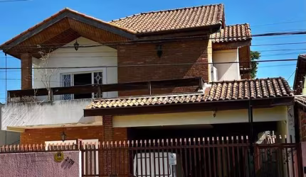 Sobrado à Venda na Vila Betânia, 162 m², 5 quartos, 2 suítes.