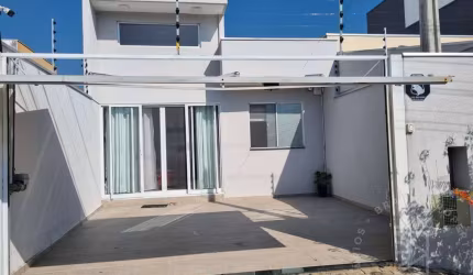 Casa nova com 3 quartos, móveis planejados, 87m² Região Leste SJC
