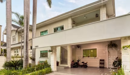 Sobrado com 321m², 4 quartos à venda no Urbanova