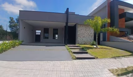 Casa em Condomínio Fechado, 3 suítes, 227m² com Piscina e Espaço Gourmet