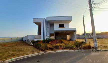 Sobrado em Fase de Acabamento em Condomínio Fechado em Caçapava, 326m².