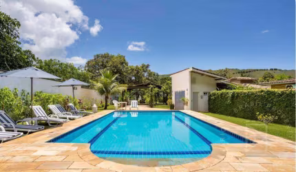 Casa em Condomínio Fechado, 3 suítes, 250m² - Pé na Areia em São Sebastião