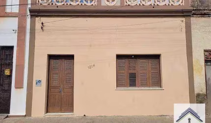 Casa com 4 dormitórios à venda, 192 m² por R$ 299.900 - Centro - Aracati/CE