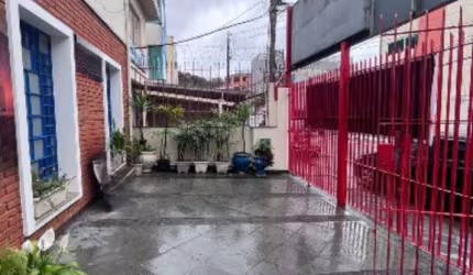 Excelente oportunidade de ponto comercial para locação em Taboão da Serra-SP, na Vila Santa Luzia: 6 salas, 4 banheiros, 4 vagas, 145m².
