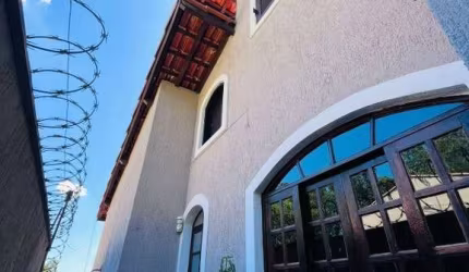 Espetacular casa à venda em Taboão da Serra-SP, Parque Monte Alegre: 3 quartos, 1 suíte, 2 salas, 3 banheiros, 2 vagas, 125m²!