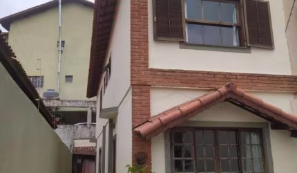 Imóvel à venda em Taboão da Serra-SP: Casa com 3 quartos, 1 suíte, 2 salas, 3 banheiros, 2 vagas de garagem e 94m² - Parque Monte Alegre