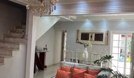 Excelente oportunidade! Casa à venda em Taboão da Serra-SP, bairro Cidade Intercap. 3 quartos, 1 suíte, 3 salas, 3 banheiros, 2 vagas de garagem e 153,90 m².
