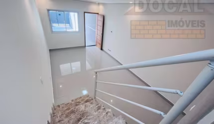 Excelente oportunidade: Casa à venda em São Paulo-SP, bairro Campo Limpo! 3 quartos, 1 suíte, 2 salas, 3 banheiros, 2 vagas, 108m².