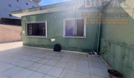 Casa à venda em Taboão da Serra-SP, Jardim Santa Terezinha: 3 quartos, 1 suíte, 2 salas, 4 banheiros, 5 vagas, 202m².