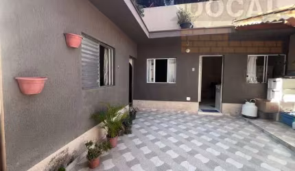 Casa à venda em Taboão da Serra-SP, Jardim Santa Terezinha: 3 quartos, 1 suíte, 2 salas, 4 banheiros, 5 vagas, 202m².