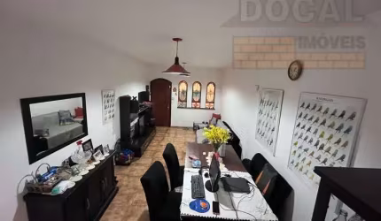 Imperdível oportunidade de compra: Casa à venda no Jardim América, Taboão da Serra-SP com 2 quartos, 2 salas, 2 banheiros e garagem.