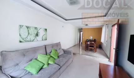Casa à venda em Taboão da Serra-SP, Jardim América: 3 quartos, 1 suíte, 3 salas, 4 banheiros, 4 vagas de garagem, 180m². Venha conferir!