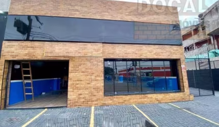 Salão Comercial de Alto Padrão com 3 salas, 2 banheiros e 10 vagas de garagem no Jardim Castilho, Embu das Artes-SP - 450,00 m²