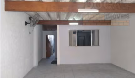 Casa à venda em Taboão da Serra-SP, Parque Pinheiros: 2 quartos, 2 salas, 2 banheiros, 2 vagas, 100m²!