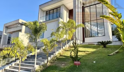 Casa de Luxo em Condomínio à Venda em Jandira-SP no Jardim do Golf I - 3 quartos, 3 suítes, 3 salas, 4 banheiros, 4 vagas, 365m².