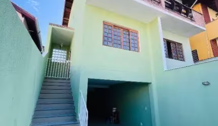 Casa em Condomínio de Luxo em Taboão da Serra-SP, com 3 Quartos, 2 Suítes e 3 Vagas de Garagem!