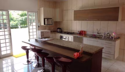 Casa com 3 quartos à venda na Rua Germano Ferrari, Jardim Santa Filomena, Itatiba, 187 m2 por R$ 560.000