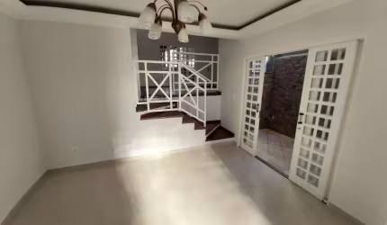 Casa com 3 quartos à venda na Rua Octaviano Pellizzer, Vila Mutton, Itatiba, 252 m2 por R$ 1.000.000