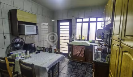 Casa com 2 quartos à venda na Rua Holanda, Jardim das Nações, Itatiba, 113 m2 por R$ 299.000