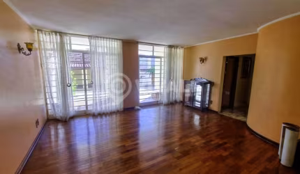 Casa com 3 quartos para alugar na Rua João Bueno de Aguiar, Jardim Coronel Peroba, Itatiba, 266 m2 por R$ 5.500