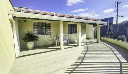 Casa com 3 quartos à venda na Rua São Domingos, Jardim de Lucca, Itatiba, 177 m2 por R$ 850.000