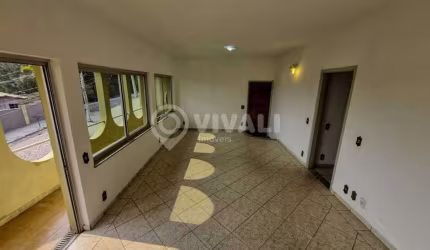 Casa com 4 quartos à venda na Rua Octaviano Pellizzer, Vila Mutton, Itatiba, 312 m2 por R$ 690.000