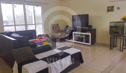 Casa em condomínio fechado com 4 quartos à venda na Avenida Antonio Pires de Toledo, Bosque dos Pires, Itatiba, 240 m2 por R$ 900.000