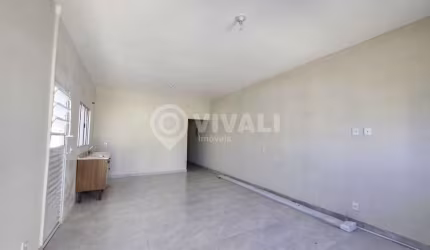 Casa com 2 quartos à venda na Rua Francisco Walter de Camargo, Loteamento Horizonte Azul, Itatiba, 78 m2 por R$ 370.000