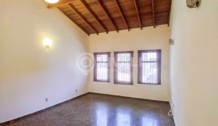 Casa com 3 quartos para alugar na Rua Francisco Marin, Vila Mutton, Itatiba, 222 m2 por R$ 3.500
