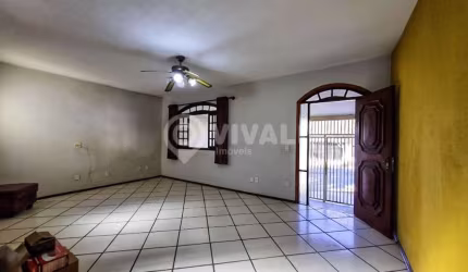 Casa com 3 quartos à venda na Rua Francisco Vargas, Loteamento Rei de Ouro, Itatiba, 125 m2 por R$ 430.000