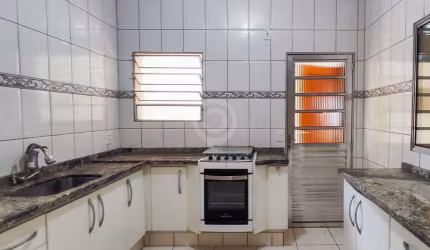 Casa com 3 quartos para alugar na Avenida Vinte e Nove de Abril, Vila Santa Luzia, Itatiba, 100 m2 por R$ 3.000
