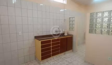 Ponto comercial com 3 salas para alugar na Rua Benjamin Constant, Centro, Itatiba por R$ 1.500