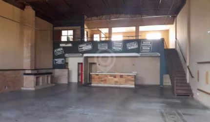 Barracão / Galpão / Depósito para alugar na Rua Santo Bredariol, Giardino D' Itália, Itatiba, 339 m2 por R$ 8.000