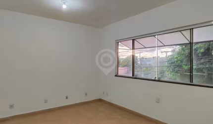 Sala comercial para alugar na Avenida Maria Thereza da Costa Naufal, Parque das Laranjeiras, Itatiba, 16 m2 por R$ 1.200