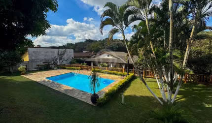 Chácara / sítio com 3 quartos à venda na Rua Félicio Bucciarelli, Jardim Leonor, Itatiba, 364 m2 por R$ 1.300.000