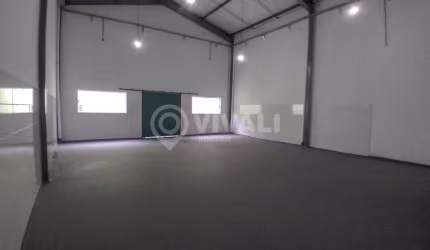 Barracão / Galpão / Depósito com 2 salas para alugar na Rua Regina Regagnin Piovani, Loteamento Parque Empresarial Adelelmo Corradini, Itatiba, 200 m2 por R$ 5.000