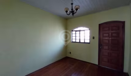 Casa com 2 quartos para alugar na Rua Marechal Floriano Peixoto, Vila Santa Terezinha, Itatiba, 88 m2 por R$ 1.800