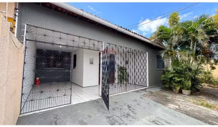 Casa solta no bairro Cidade dos Funcionários, 308 mt i 4 quartos espaçosos