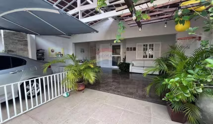 Casa em condomínio, bairro José de Alencar, 167m², 3 suítes, 2 vagas de garagem, placa solar