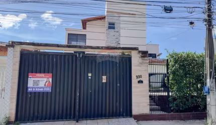 Casa triplex de alto padrão, com 4 suítes, ampla área de lazer, em frente ao Centerbox