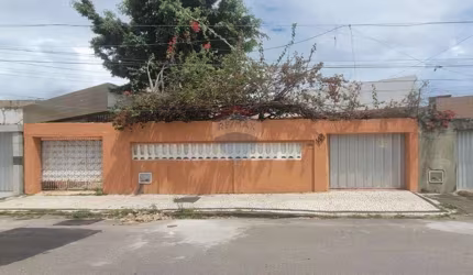 Casa plana no bairro Jacarecanga - 3 quartos, próximo ao colégio dos bombeiros