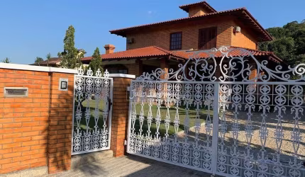 Casa 5 dormitórios 3 vagas Centro Guabiruba