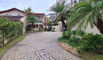 Terreno com casa de 7 dormitórios São Luiz Brusque