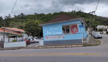Casa comercial à venda no Azambuja