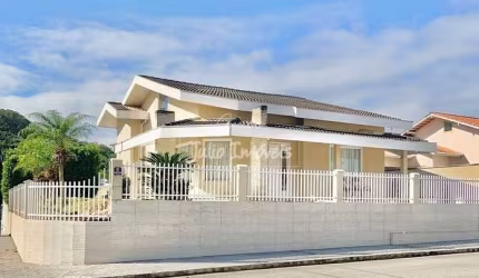 Casa 3  dormitórios 2 vagas Souza Cruz Brusque