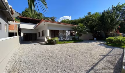 Casa 3 dormitórios 3 vagas São Pedro Brusque