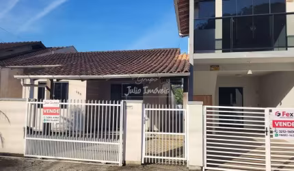 Sobrado e Casa no Cedrinho em Brusque
